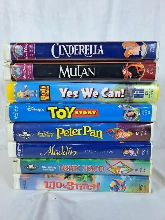 Large collection of Disney, Pixar, Dreamworks, other VHS movie - Photo 2