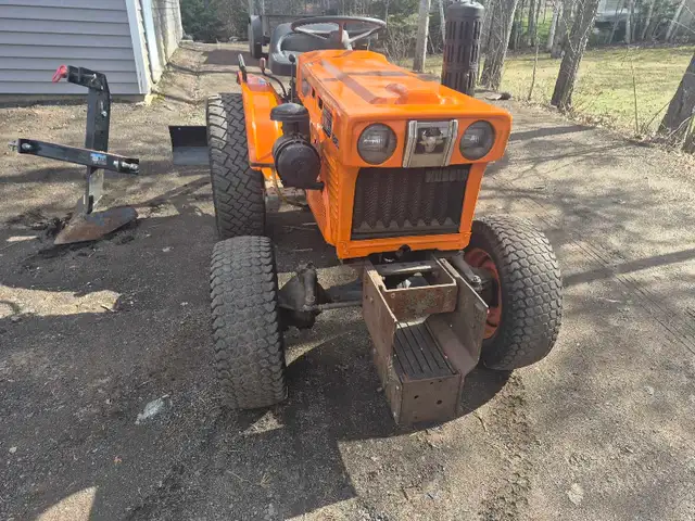 Kubota B6100 tractor - Photo 4