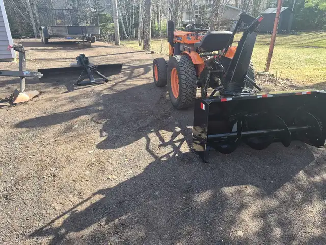 Kubota B6100 tractor - Photo 5