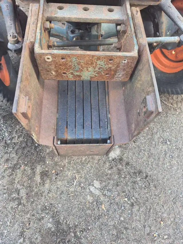 Kubota B6100 tractor - Photo 7