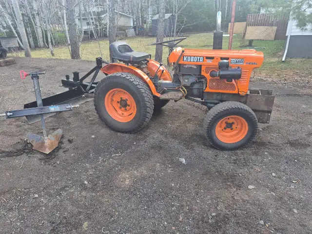 Kubota B6100 tractor - Photo 8