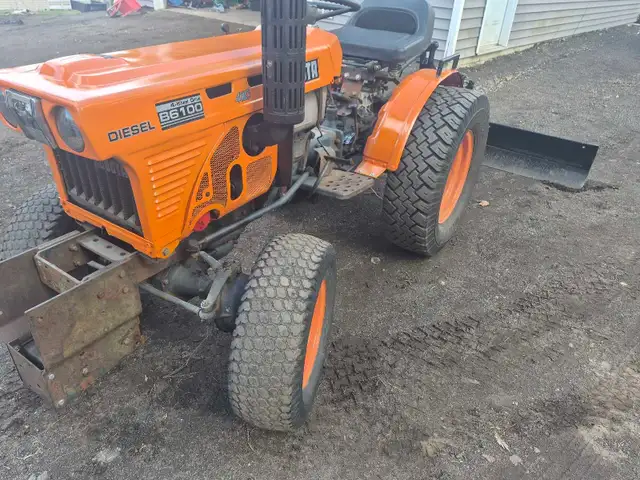 Kubota B6100 tractor - Photo 9