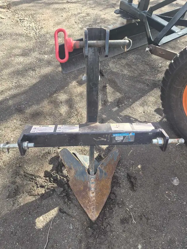 Kubota B6100 tractor - Photo 10