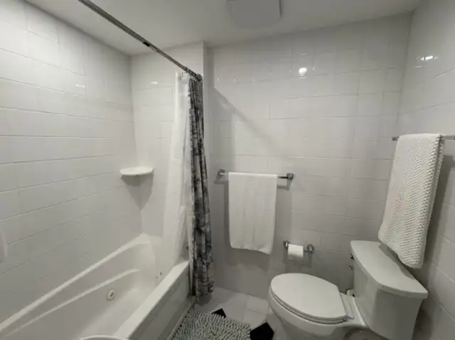 One bedroom plus den apartment for rent in Oro Medonte - Photo 3