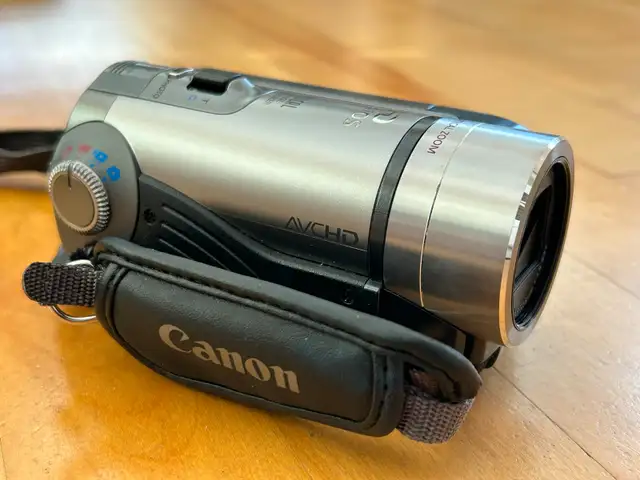 Caméra vidéo Canon Vixia HF 100 - Photo 3