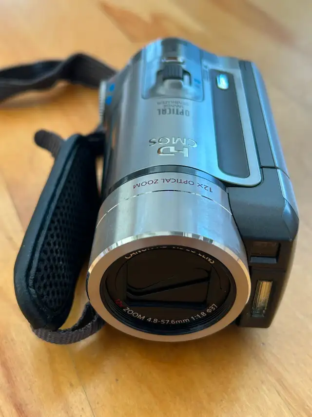 Caméra vidéo Canon Vixia HF 100 - Photo 4