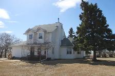 Country living only a few minutes from Tofield!