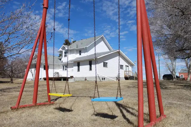 Country living only a few minutes from Tofield! - Photo 2