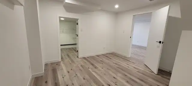 Modern 1 Bedroom Suite! Move In Ready! - Photo 3