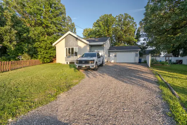 Modern 1 Bedroom Suite! Move In Ready! - Photo 9