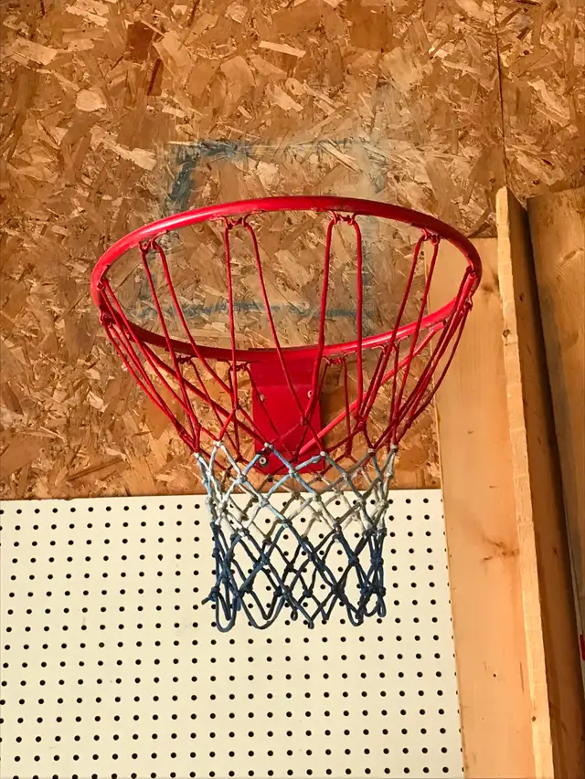 Basketball hoop