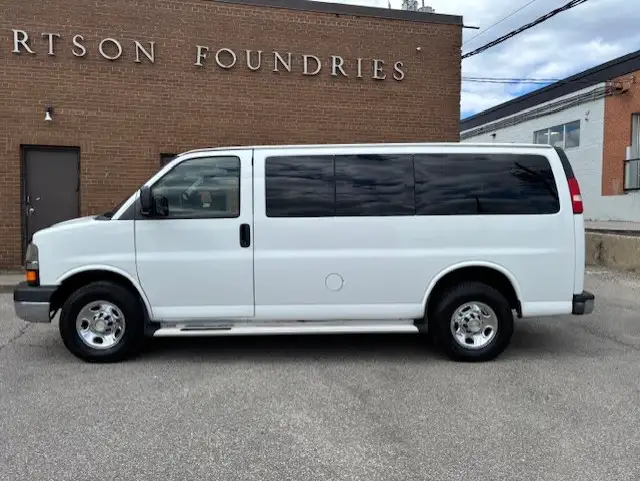 2012 Chevrolet Express Passenger LT 3500 12 PASSENGER-ONLY 100KM - Photo 2