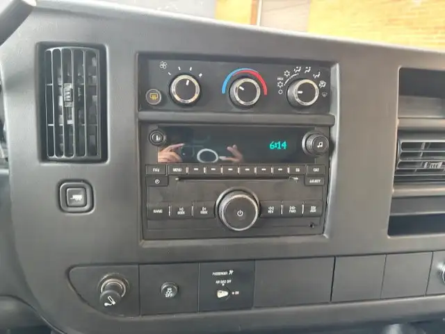 2012 Chevrolet Express Passenger LT 3500 12 PASSENGER-ONLY 100KM - Photo 17