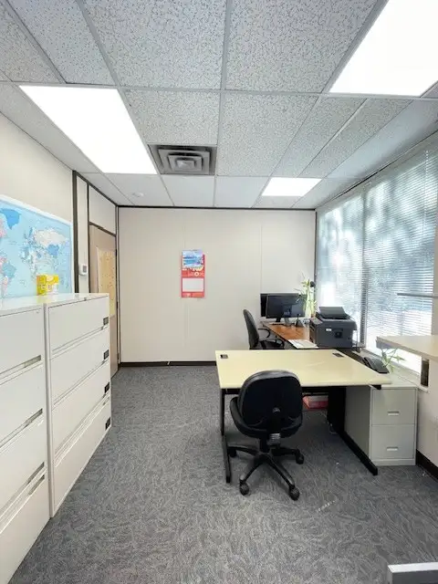 $1090 Metrotown Office Space for rent (1-3 people Window) - Photo 2