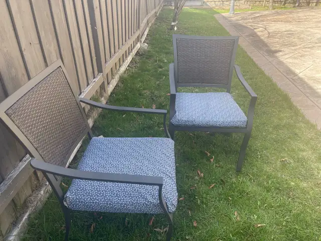 Outdoor Chairs - Photo 2