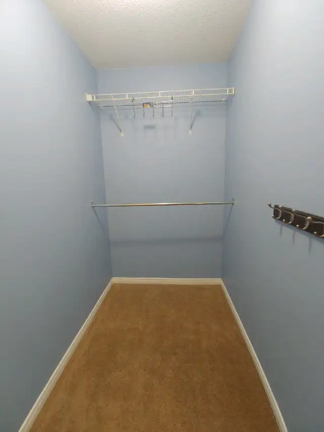 Spacious Room For Rent - Alcona / Innisfil - Photo 4