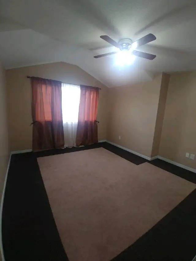 Spacious Room For Rent - Alcona / Innisfil - Photo 13