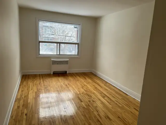 LARGE 5.5  FRONT RENOV. MIN. FROM UDM, METRO...... - Photo 6