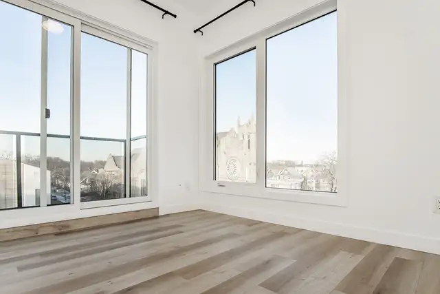 LUXURY 2 Bedroom Apartment! With Fitness Centre! - Photo 3