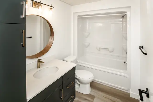 LUXURY 2 Bedroom Apartment! With Fitness Centre! - Photo 4