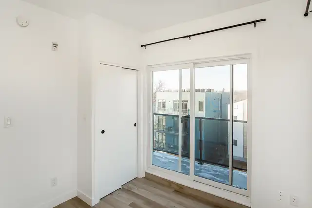 LUXURY 2 Bedroom Apartment! With Fitness Centre! - Photo 5