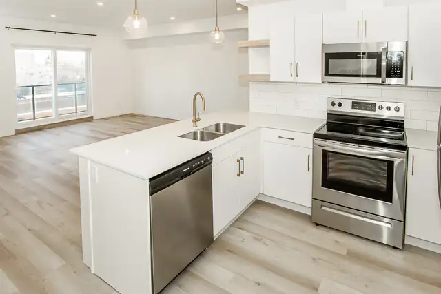 LUXURY 2 Bedroom Apartment! With Fitness Centre! - Photo 8