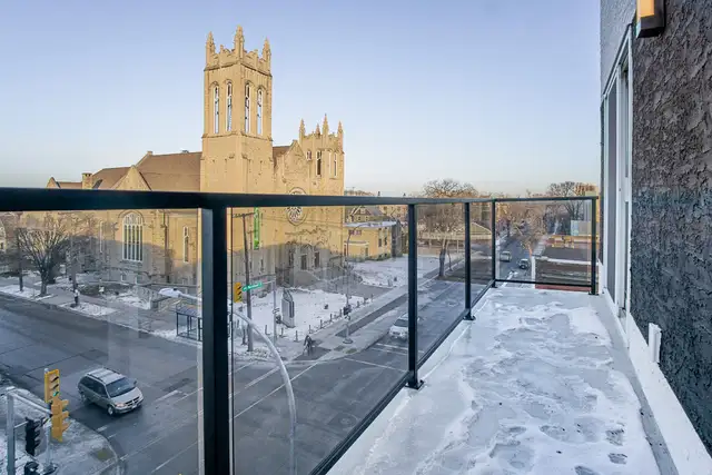 LUXURY 2 Bedroom Apartment! With Fitness Centre! - Photo 9