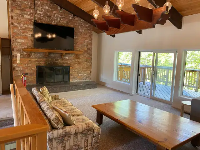 Blue Mountain Cottage sleeps 18