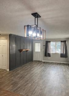 Large 2 Bed / 2 Bath Apartment (1,100  sq ft)