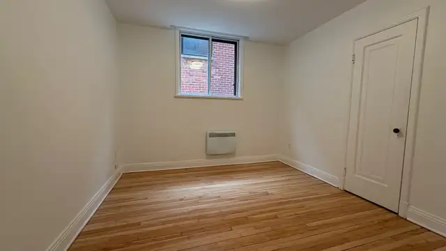 Beau, Grand 5 1/2, rénové, Métro Fabre, 3 chambres fermées. - Photo 3