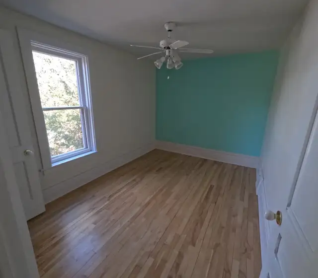 UNIQUE ! 4½ à louer dans triplex centenaire - Photo 6