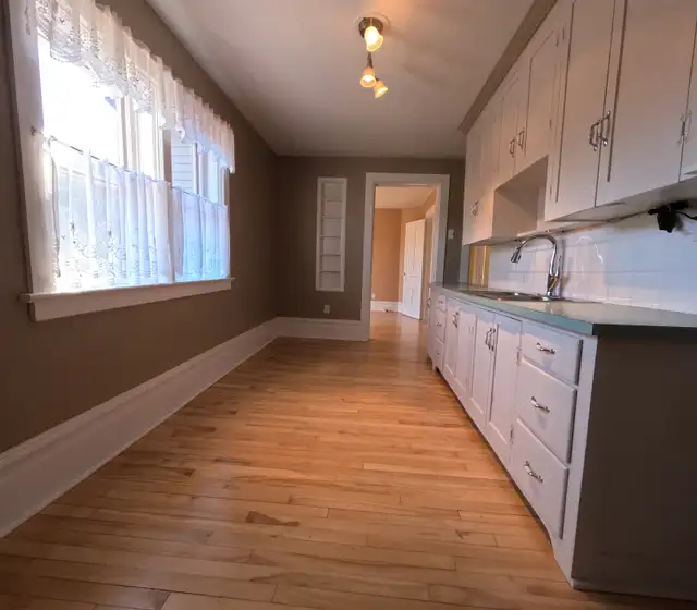 UNIQUE ! 4½ à louer dans triplex centenaire - Photo 10