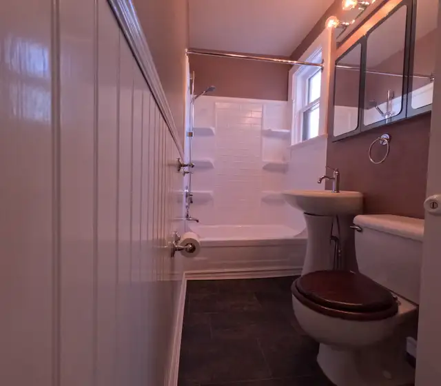 UNIQUE ! 4½ à louer dans triplex centenaire - Photo 13