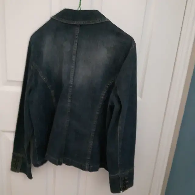 VESTE NEUVE EN DENIM CONTRAST GR MEDIUM FEMME: $15.00 - Photo 2