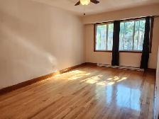 Grand 5 ½ propre et rénové au 1 er étage à Nouveau-Rosemont