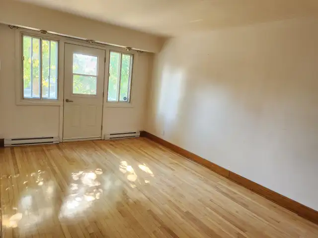 Grand 5 ½ propre et rénové au 1 er étage à Nouveau-Rosemont - Photo 2