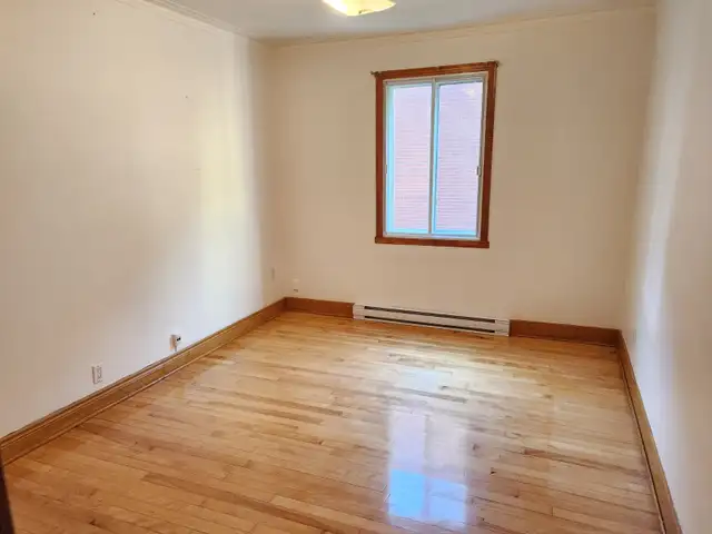 Grand 5 ½ propre et rénové au 1 er étage à Nouveau-Rosemont - Photo 3