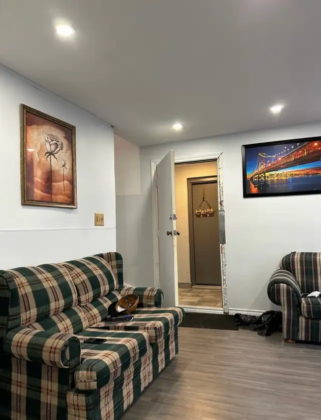 Master Bedroom (Furnished) $1000 , May 1 - Photo 4