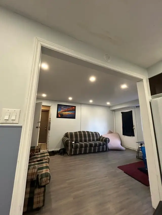 Master Bedroom (Furnished) $1000 , May 1 - Photo 6