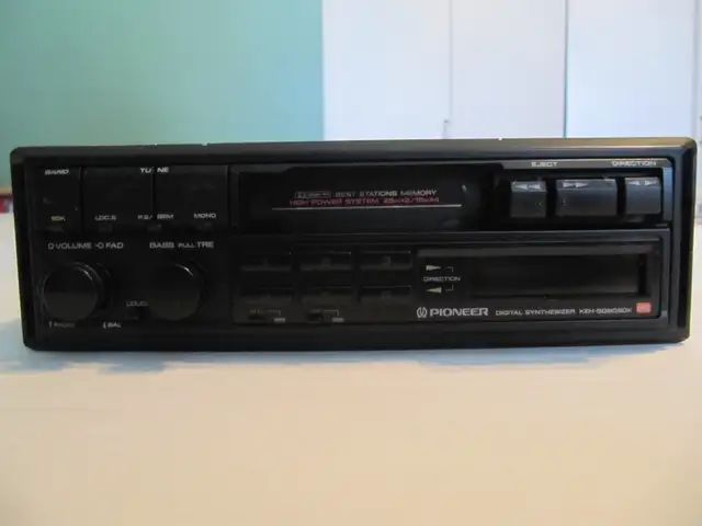 Pioneer KEH-5090SDK Pullout Car Stereo European Model Circa 1989 - Photo 2