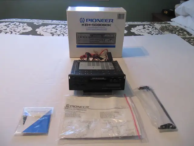 Pioneer KEH-5090SDK Pullout Car Stereo European Model Circa 1989 - Photo 4