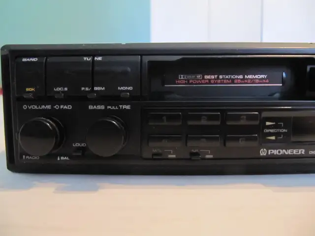 Pioneer KEH-5090SDK Pullout Car Stereo European Model Circa 1989 - Photo 8