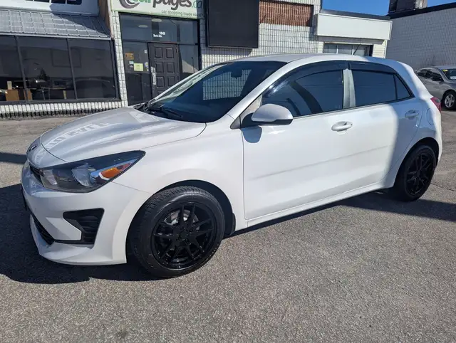 2021 Kia Rio 5-door S WITH NEW TIRES & ALLOYS! - Photo 2