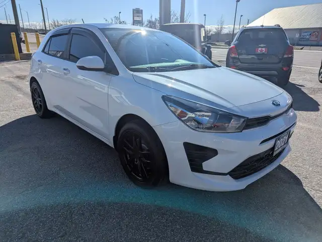 2021 Kia Rio 5-door S WITH NEW TIRES & ALLOYS! - Photo 4