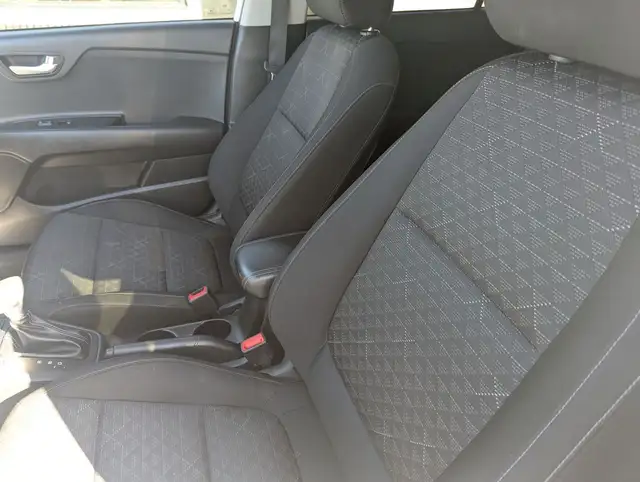 2021 Kia Rio 5-door S WITH NEW TIRES & ALLOYS! - Photo 8