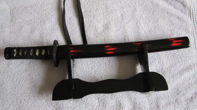 JAPANESE TANTO SWORD WITH SCABBARD ON DISPLAY STAND - Photo 6