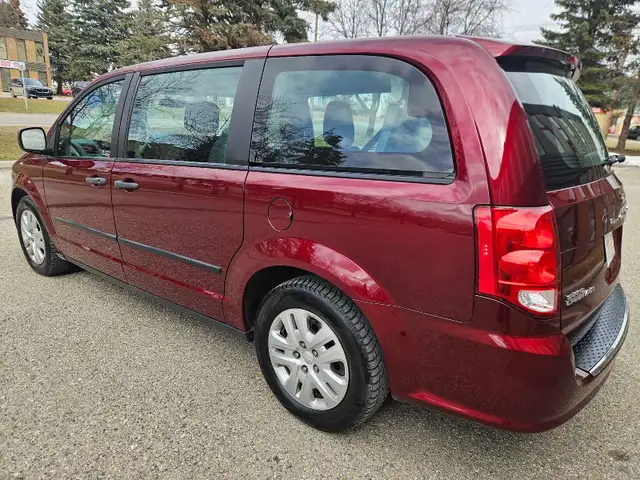 2016 Dodge Grand Caravan SE 'LOW KM'S' - Photo 4