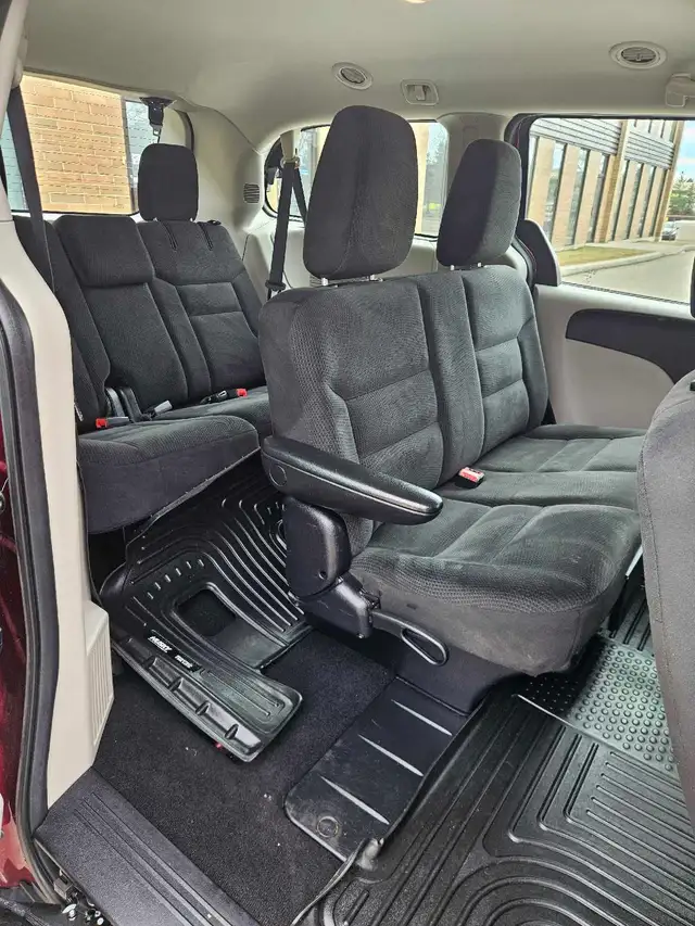 2016 Dodge Grand Caravan SE 'LOW KM'S' - Photo 6