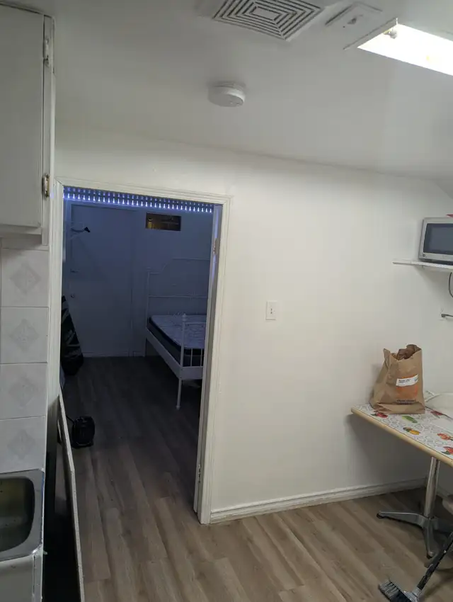 Downtown Bathurst/Queen - Photo 3