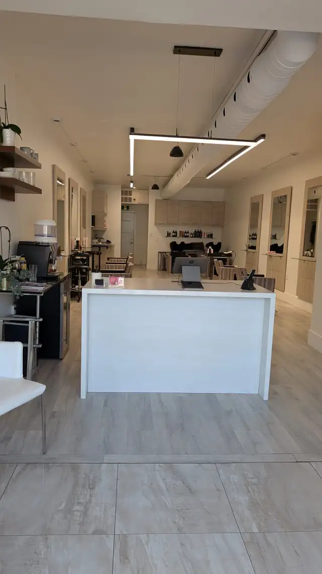 Hairstylist Chair Rental - Photo 2